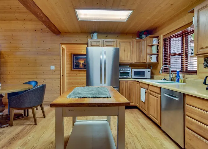 Hike, Fish & Relax Fireside! Forest Lakes Holiday home *