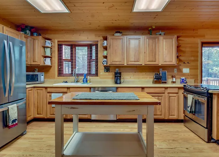 Hike, Fish & Relax Fireside! Forest Lakes Holiday home