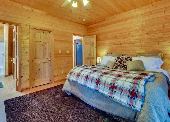 Hike, Fish & Relax Fireside! Forest Lakes Holiday home