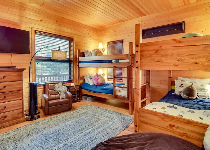 Hike, Fish & Relax Fireside! Forest Lakes Holiday home *